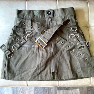 Carmar full zipper skirt size 8, olive green color
